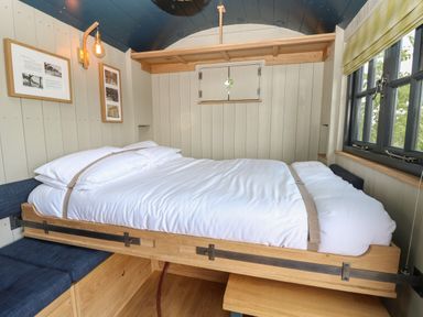 A bedroom with a bed strapped to the wall opposite a window at Merlot in Pondwell near Seaview