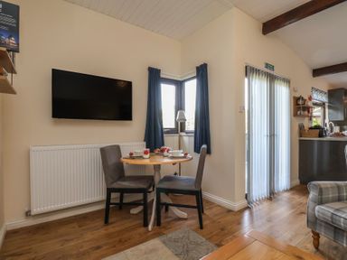 A dining area with a table and chairs at Bugle in Saltburn-By-The-Sea