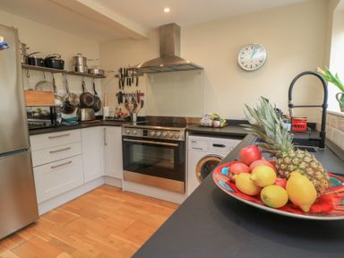 A kitchen with appliances and a fruit bowl at 4 Duck Street Dorchester