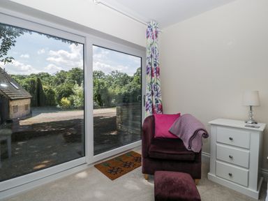 A snug with a window showing outdoor view at Bell Garden in Stow-On-The-Wold