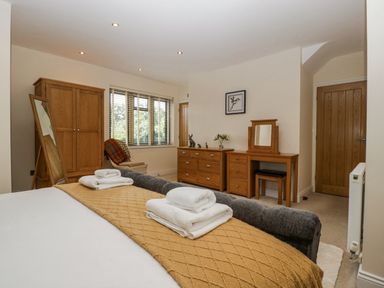 A bedroom with a bed and dresser at Bell Garden in Stow-On-The-Wold