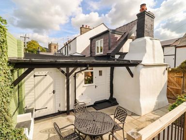 An outdoor area with a table and chairs at 18 Church Street in Llangollen