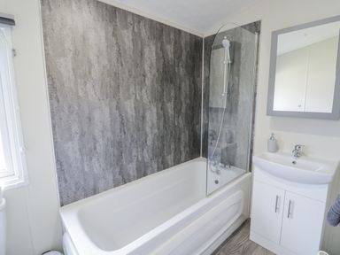 A bathroom with a tub and shower at Serendipity