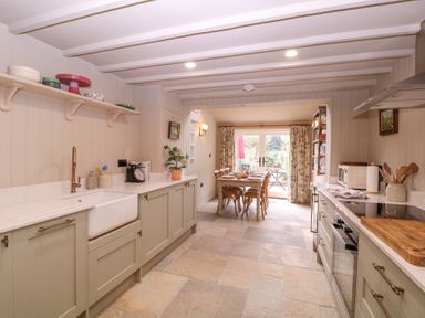 A kitchen with sink and cabinets at Mallards in Bourton-On-The-Water