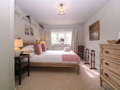 A bedroom with a bed and dresser at Mallards in Bourton-On-The-Water