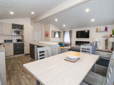 A kitchen with dining area and living space at Brighter Daze in Carnaby near Bridlington