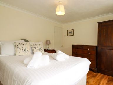 A bedroom with a bed and furniture at Vi’s Valley View in Pentewan
