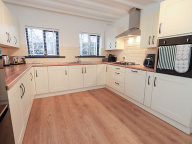 A kitchen with cabinets, countertop, and appliances at Glen Lea in Giggleswick, Settle