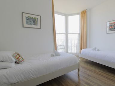 A bedroom with two single beds at 11 Cove View Apartments Ilfracombe
