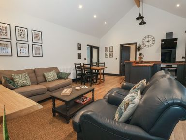 A living area with sofas coffee table dining table and kitchen at Skylark in Bishop Wilton