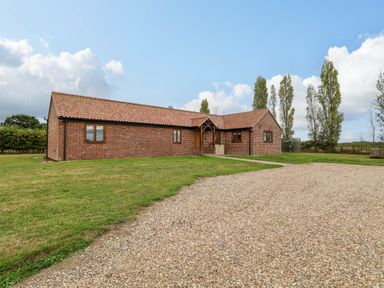 A house with windows and a gravel driveway at The Mulberry, nr Bungay