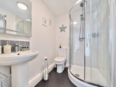 A bathroom with a sink toilet shower and mirror at Bedingfield House nr Debenham Debenham