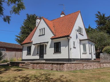 A house with a red roof and garden at High Ground, Reydon