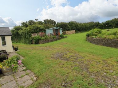 A garden with a cottage and grassy area at North Studdock Cottage Angle near Pembroke
