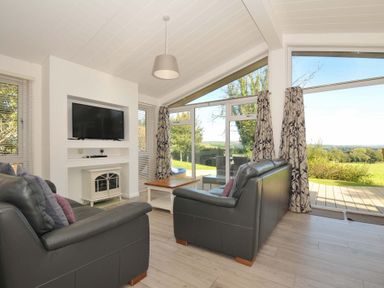 A living room with a television and two sofas at 10 Horizon View in Dobwalls
