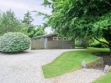 An outdoor area with a gravel driveway and wooden building at 15 Horizon View Dobwalls