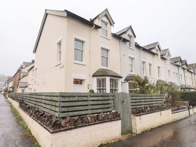 A row of terraced houses with wooden fences and small gardens at Blencathra in Keswick
