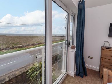 A living room with a sea view at Farne Cottage Beadnell