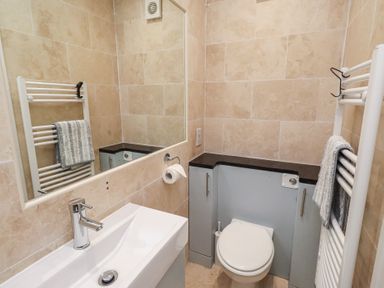 A bathroom with a washbasin and toilet at Dell Point in Beadnell