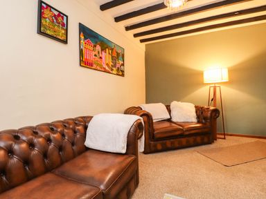 A living room with two sofas and a lamp at 11- 13 High Street