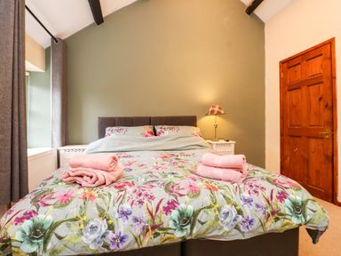 A bedroom with a bed and a lamp at 11- 13 High Street