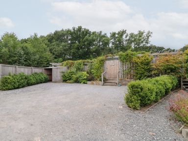 An outdoor area with gravel and a gate at Gloccamaura in Bovey Tracey