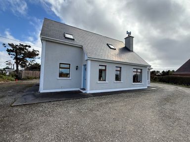A house with windows and a door at Geesala 