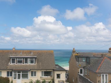 Rooftops of houses with a view of the sea and sky at Spernenwyn in St Ives