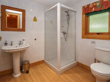 A bathroom with a shower cubicle sink toilet and window at The Great Escape in Kenwick near Louth