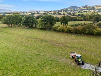 A tractor with a trailer in a field at Fawn’s Rest Nantmel near Rhayader