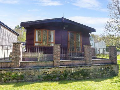 A house with windows and a porch at Elm Lodge in Keswick