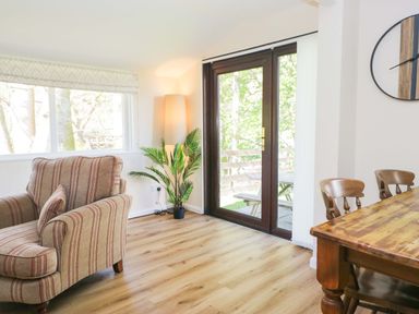 A living room with a sofa and dining table at Dogwood Timber Lodge in Keswick