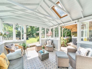 A conservatory with seating and a view of the garden at 2 Pigsfoot Cottages Ash Thomas near Halberton, Devon