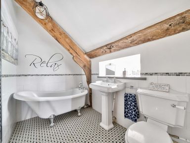A bathroom with a bathtub, sink, and toilet at 2 Pigsfoot Cottages Ash Thomas near Halberton Devon