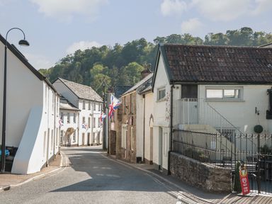 A street with buildings and union jack flags along the pavement at The Snug in Dulverton