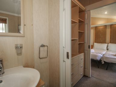 A bathroom with sink and mirror at Daisy in Eardisland