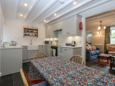 A kitchen with a table and chairs at Chandos in Dolwyddelan