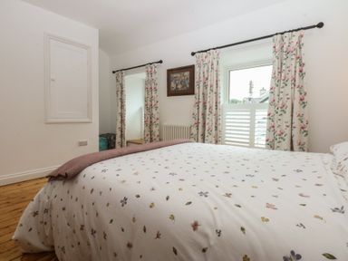 A bedroom with a bed and window at Chandos in Dolwyddelan