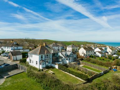 A residential neighborhood with houses gardens and a view of the sea at Tamarama House in Port Isaac