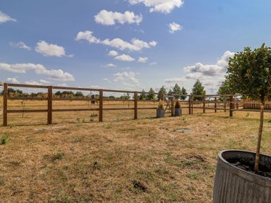 An outdoor area with a wooden fence and a small tree at The Little Loft in Burford