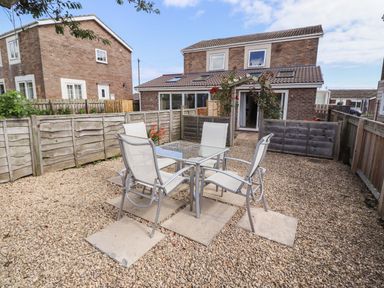 A garden with a table and chairs at Lavender Cottage in Beadnell