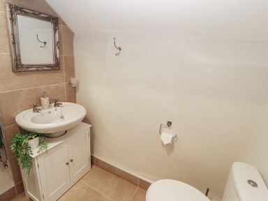 A bathroom with a sink and toilet at River Cottage in Eamont Bridge