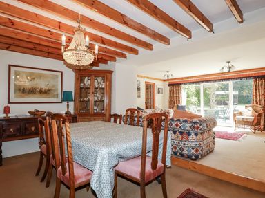 A dining room with a table and chairs at Temple House in Goonhavern