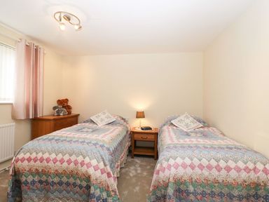 A bedroom with two single beds and a nightstand between them at Ground Floor Annex in Milton-Under-Wychwood