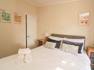 A bedroom with a bed and pillows and rolled towels on the bed at Deer Park 9 - Copse Corner Finlakes Holiday Park near Chudleigh