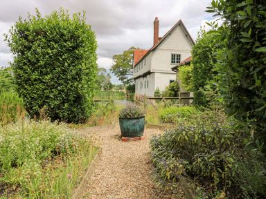 A garden with a house and a planter at Clock Tower in Stowmarket