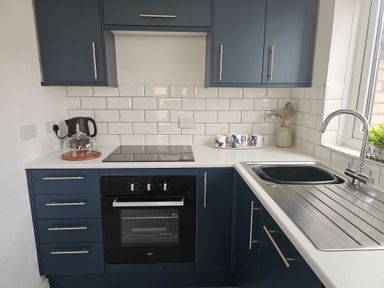 A kitchen with stove and sink at Seahorses in Kinmel Bay