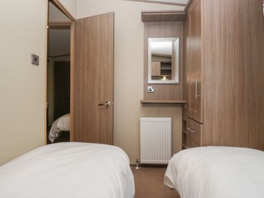 A bedroom with twin beds and a closet at Aspen in Denny