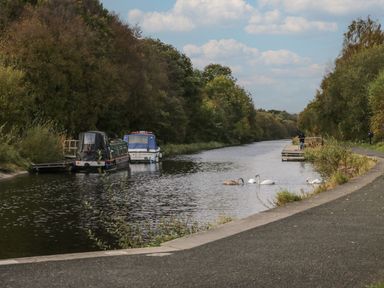 A canal with boats and swans in Denny at Ash