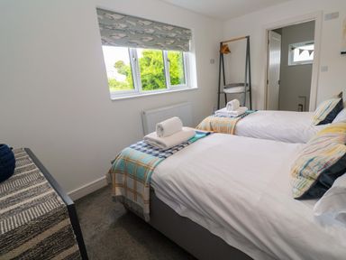 A bedroom with two beds and a window at Miramar St. Ives